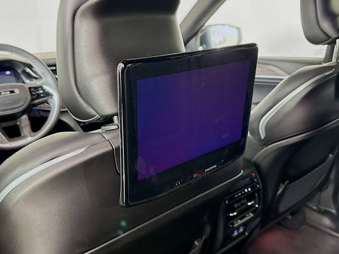 Used 2023 Jeep Grand Cherokee Overland w/ Luxury Tech Group IV image 29