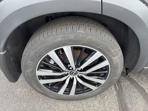 Used 2023 Nissan Pathfinder Platinum AWD/4WD image 10