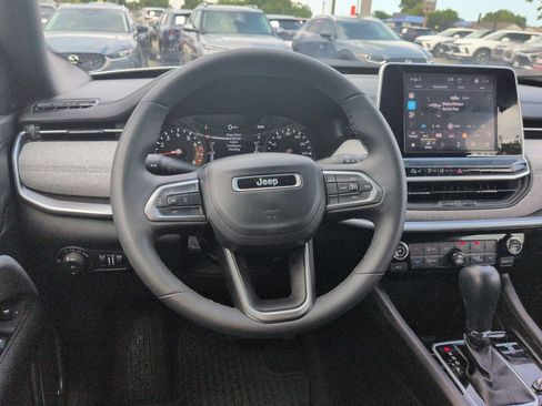 Used 2025 Jeep Compass Latitude w/ Sun & Sound Group AWD/4WD image 22
