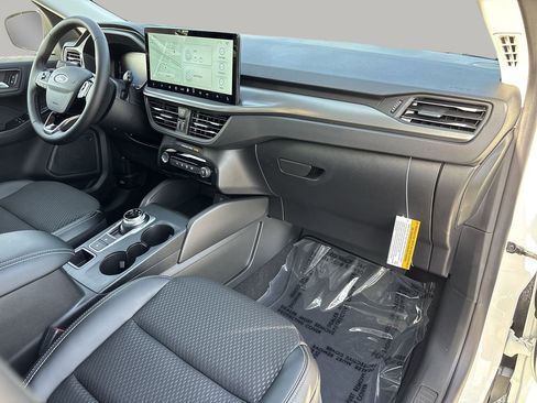 Used 2025 Ford Escape SE image 11