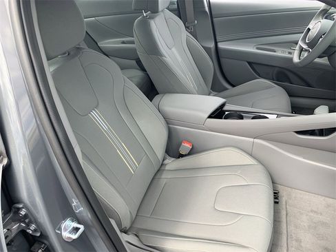 New 2025 Hyundai Elantra SEL image 25
