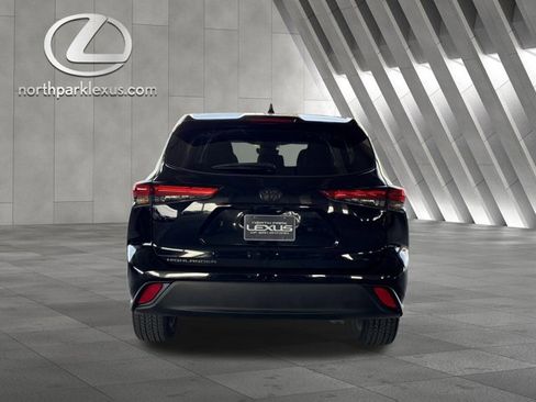 Used 2022 Toyota Highlander L image 8