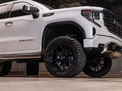 Used 2024 GMC Sierra 1500 Denali w/ Denali Reserve Package AWD/4WD image 11