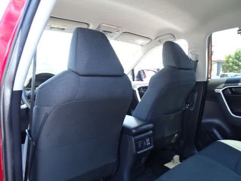 Used 2022 Toyota RAV4 LE AWD/4WD image 22