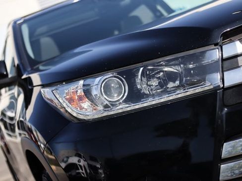 Used 2018 Toyota Highlander Limited Platinum image 9