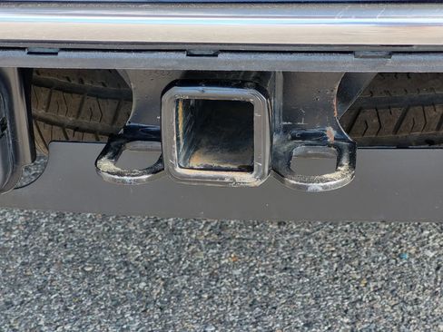 Used 2023 GMC Yukon XL Denali image 12