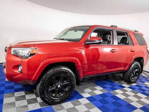 Used 2020 Toyota 4Runner SR5 Premium AWD/4WD image 2