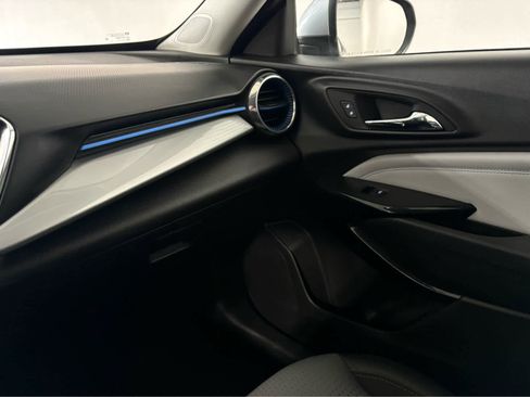 Certified 2025 Chevrolet Trax LT w/ LT Convenience Package image 23