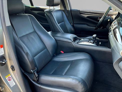 Used 2017 Lexus LS 460 AWD w/ Comfort Package image 27