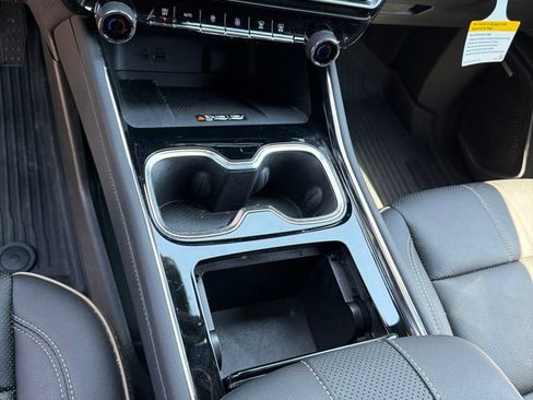 Used 2026 Chevrolet Traverse High Country w/ LPO, Floor Liner Package AWD/4WD image 18