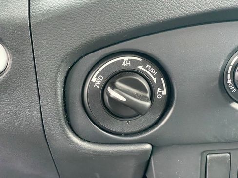 Certified 2022 Nissan Frontier SV image 24