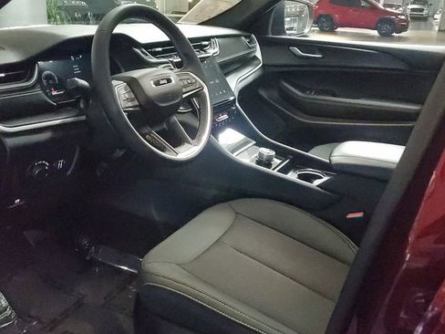 Used 2025 Jeep Grand Cherokee L Laredo RWD image 21