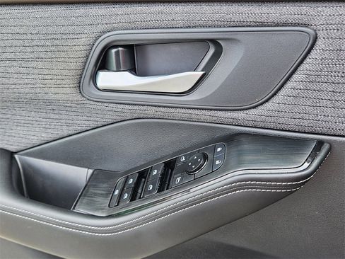 Used 2021 Nissan Rogue SV image 28