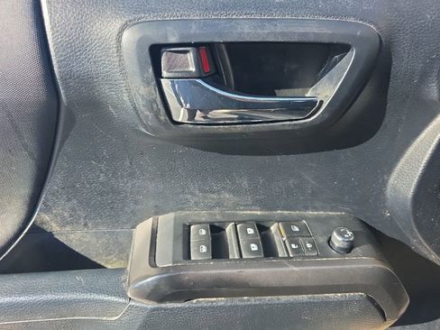 Used 2016 Toyota Tacoma TRD Sport w/ Premium & Technology Package image 15