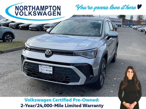 Used 2025 Volkswagen Taos SE AWD/4WD image 1