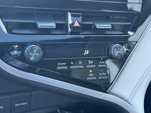 Used 2023 Toyota Camry SE image 21