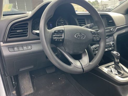 Used 2020 Hyundai Elantra SE w/ Cargo Package (C1) FWD image 8