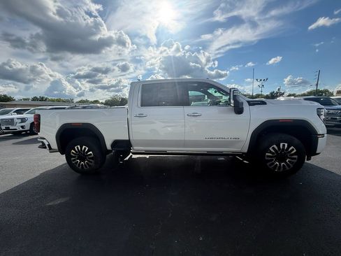Used 2025 GMC Sierra 2500 Denali Ultimate w/ Max Trailering Package AWD/4WD image 2