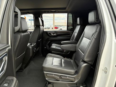 Used 2023 Chevrolet Suburban LT w/ Luxury Package image 33
