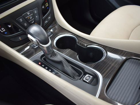 Used 2020 Buick Envision Essence w/ Experience Buick Package FWD image 32