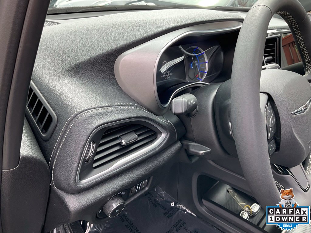 Used 2023 Chrysler Pacifica Limited w/ Uconnect Theater Family Group FWD image 20