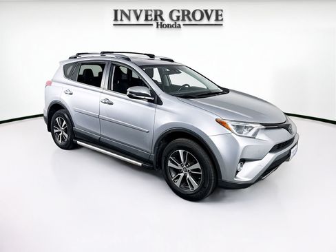 Used 2018 Toyota RAV4 XLE AWD/4WD image 3