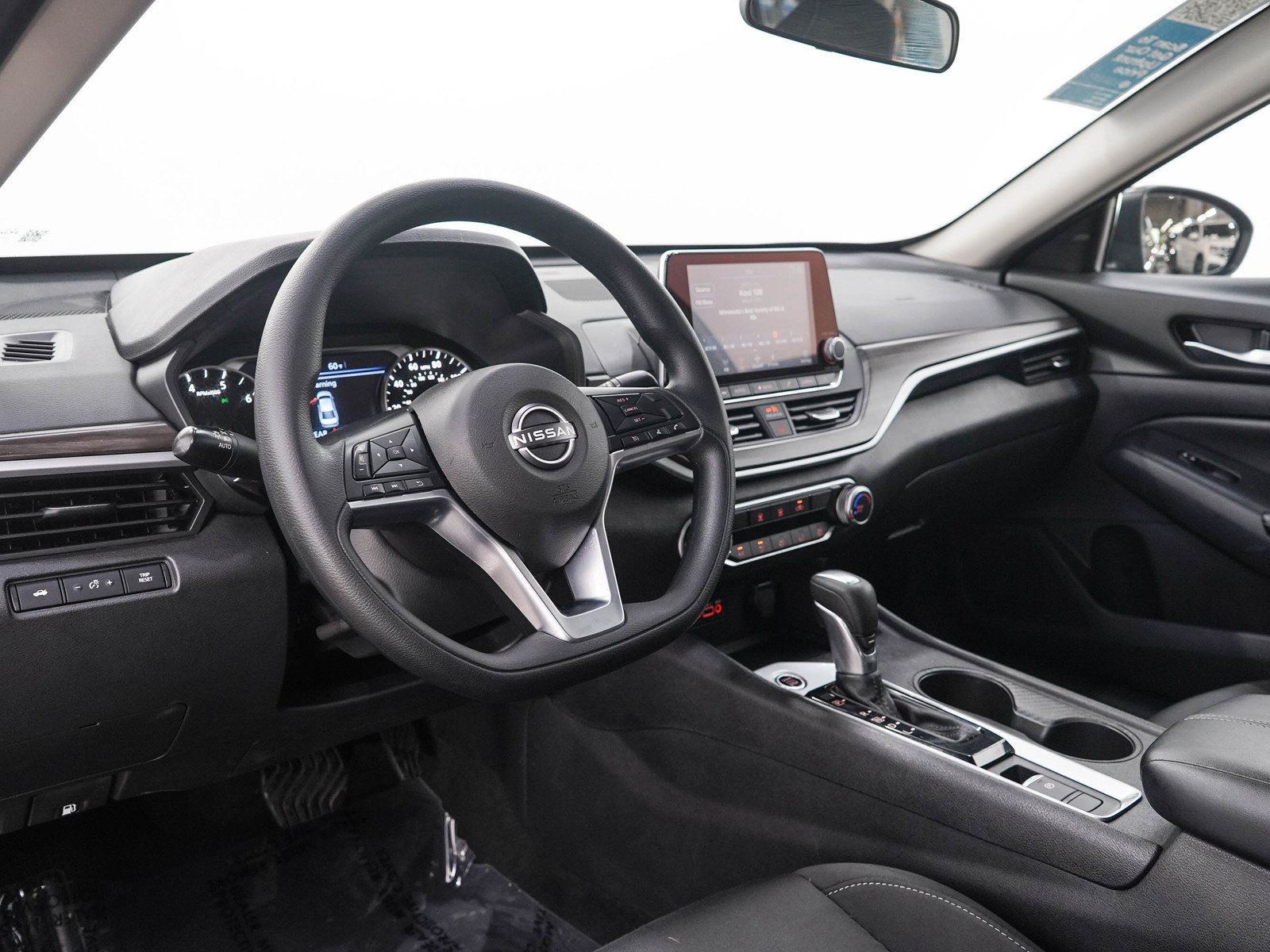 Used 2025 Nissan Altima 2.5 SV AWD/4WD image 22