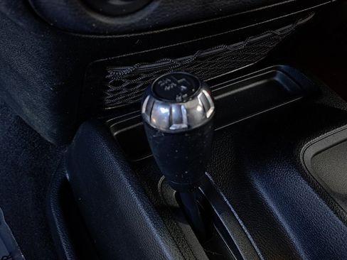 Used 2018 Jeep Wrangler Unlimited Sahara image 16