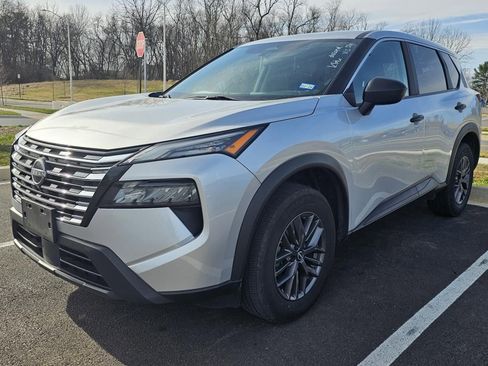 Used 2024 Nissan Rogue S image 1