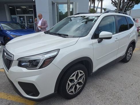 Used 2021 Subaru Forester Premium AWD/4WD image 2