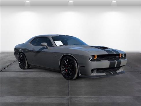 Used 2017 Dodge Challenger SRT Hellcat image 2