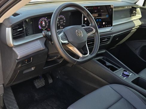 Used 2026 Volkswagen Tiguan SE FWD image 31
