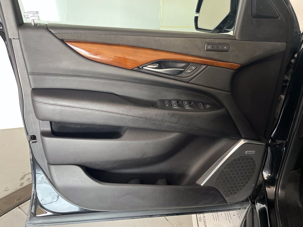 Used 2020 Cadillac Escalade 4WD image 28