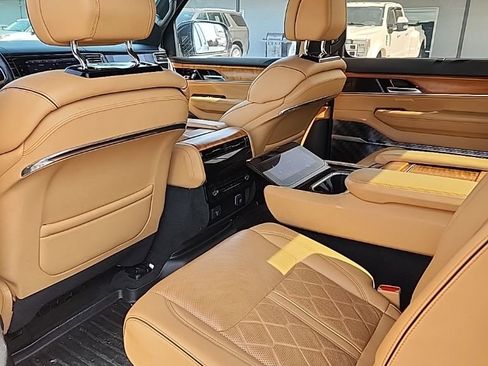 Used 2022 Jeep Grand Wagoneer Series III image 6