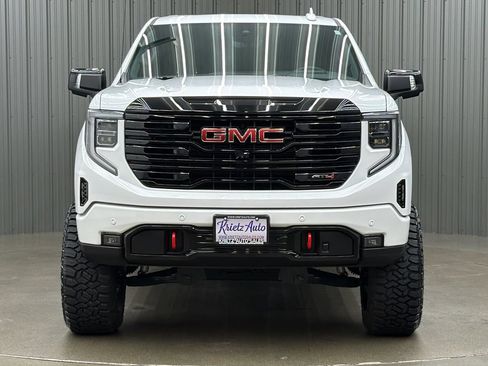 Used 2024 GMC Sierra 1500 AT4 w/ Technology Package AWD/4WD image 8