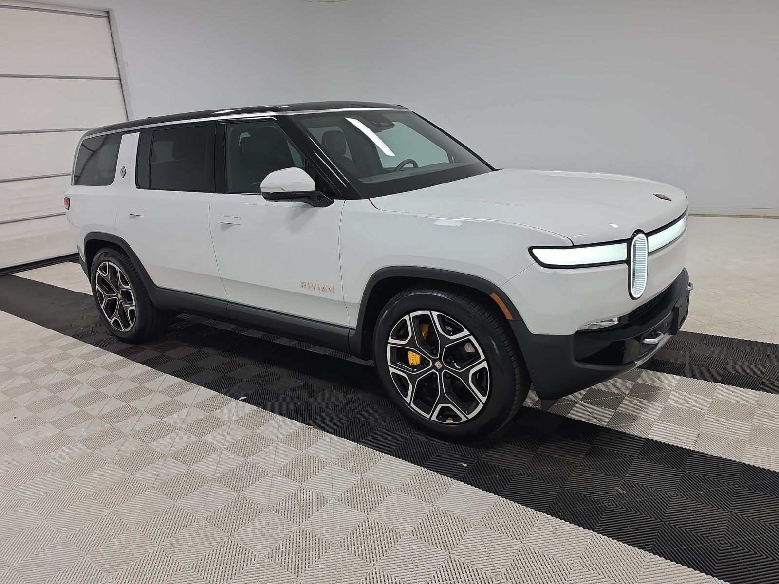 Used 2024 Rivian R1S Adventure Quad AWD/4WD image 7