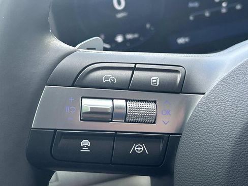 Certified 2025 Hyundai Kona Limited FWD image 31