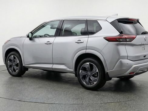 Used 2025 Nissan Rogue SV image 6