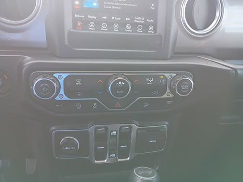 Used 2021 Jeep Wrangler Unlimited Sahara image 25