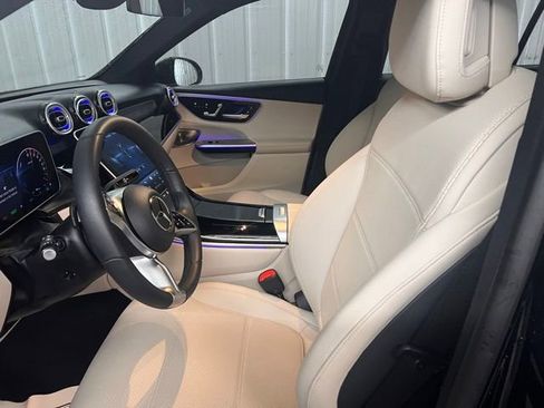 Used 2025 Mercedes-Benz GLC 350e 4MATIC image 12