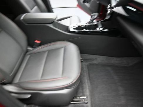 Used 2024 Chevrolet Trax RS FWD image 27