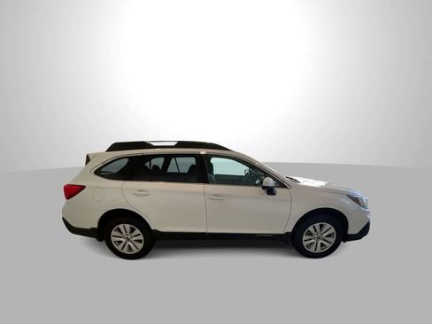 Used 2018 Subaru Outback 2.5i Premium image 9