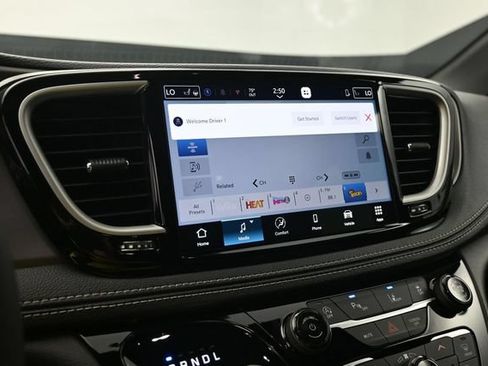 New 2027 Chrysler Pacifica Select AWD/4WD image 25