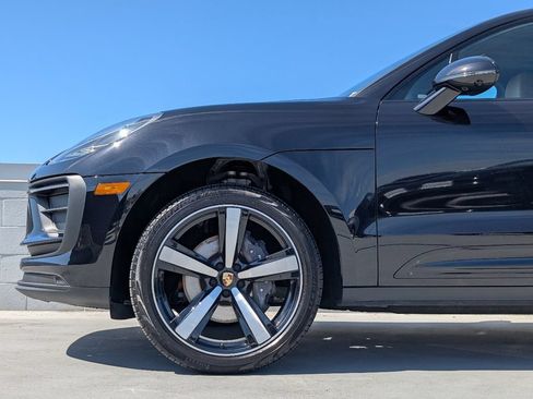Certified 2025 Porsche Macan AWD/4WD image 9