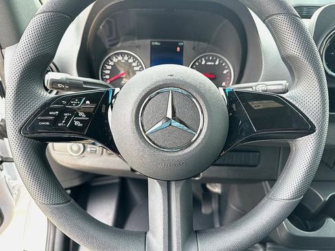 Used 2025 Mercedes-Benz Sprinter 2500 image 16