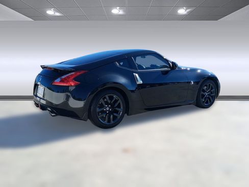 Used 2016 Nissan 370Z Coupe image 9