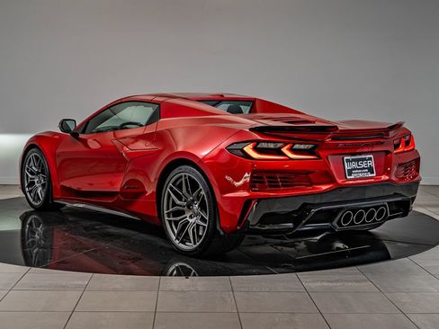 Used 2025 Chevrolet Corvette Z06 w/ Stealth Interior Trim Package RWD image 8