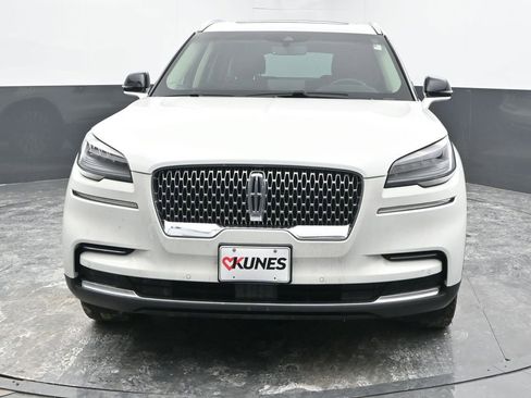 Used 2023 Lincoln Aviator AWD w/ Premium Package image 4