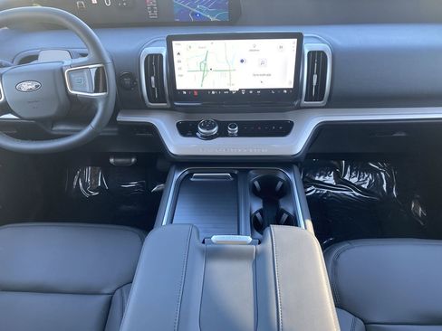 New 2026 Ford Expedition Active image 14