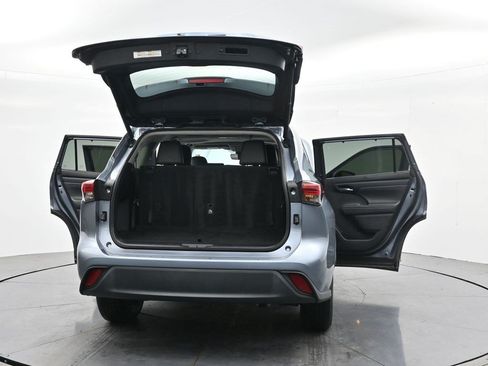 Used 2022 Toyota Highlander XLE FWD image 36